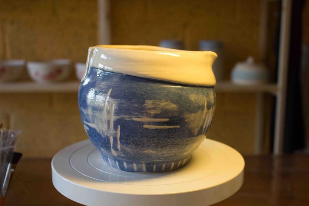 20210306-V- Pot céramique émaillé décor blanc et bleu foncé-13-0-0-12.5-900-CER-0.00