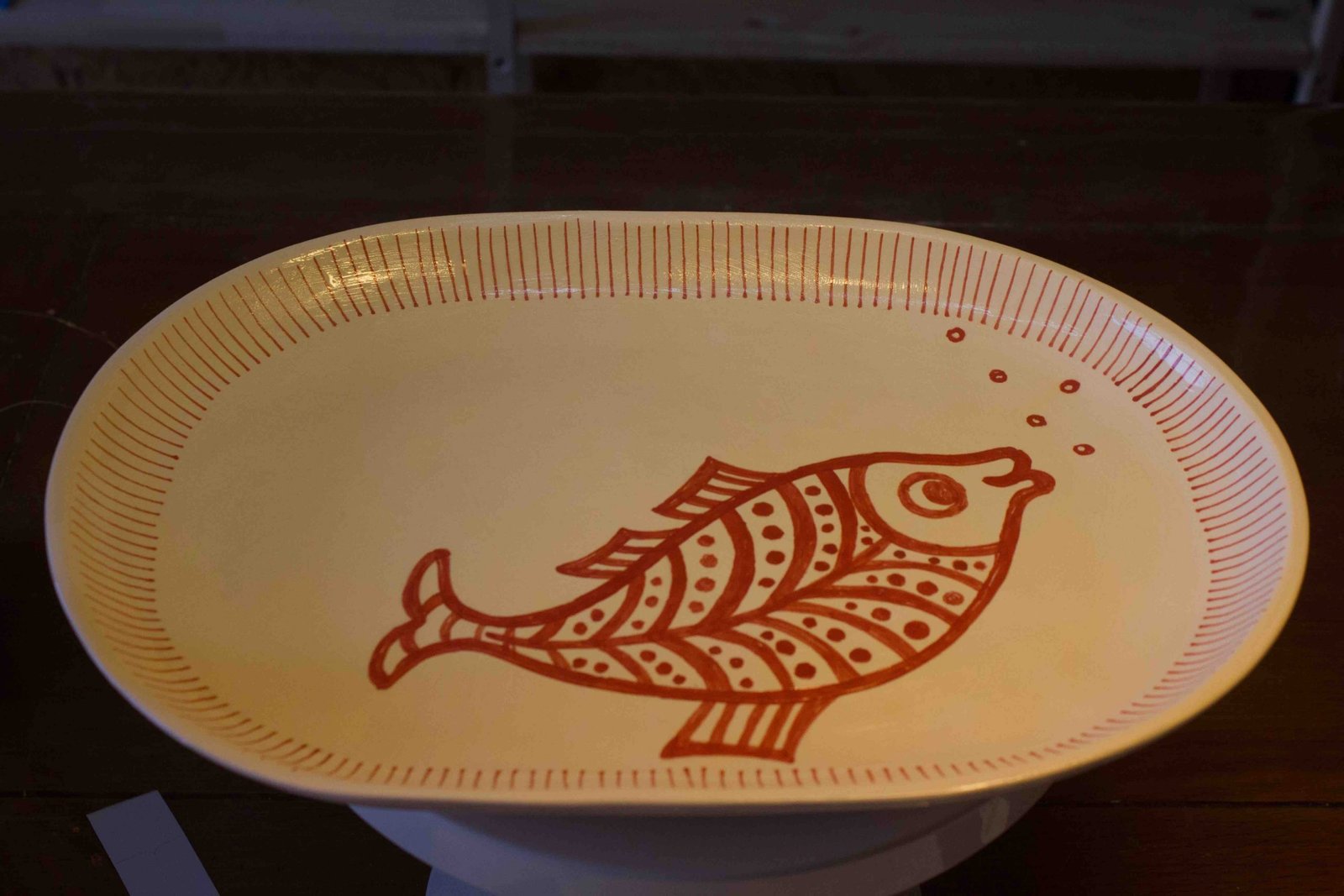 20210343-AV-Assiette ovale céramique émaillée décor poisson motif 5-0-31-22-3-600-CER-0.00