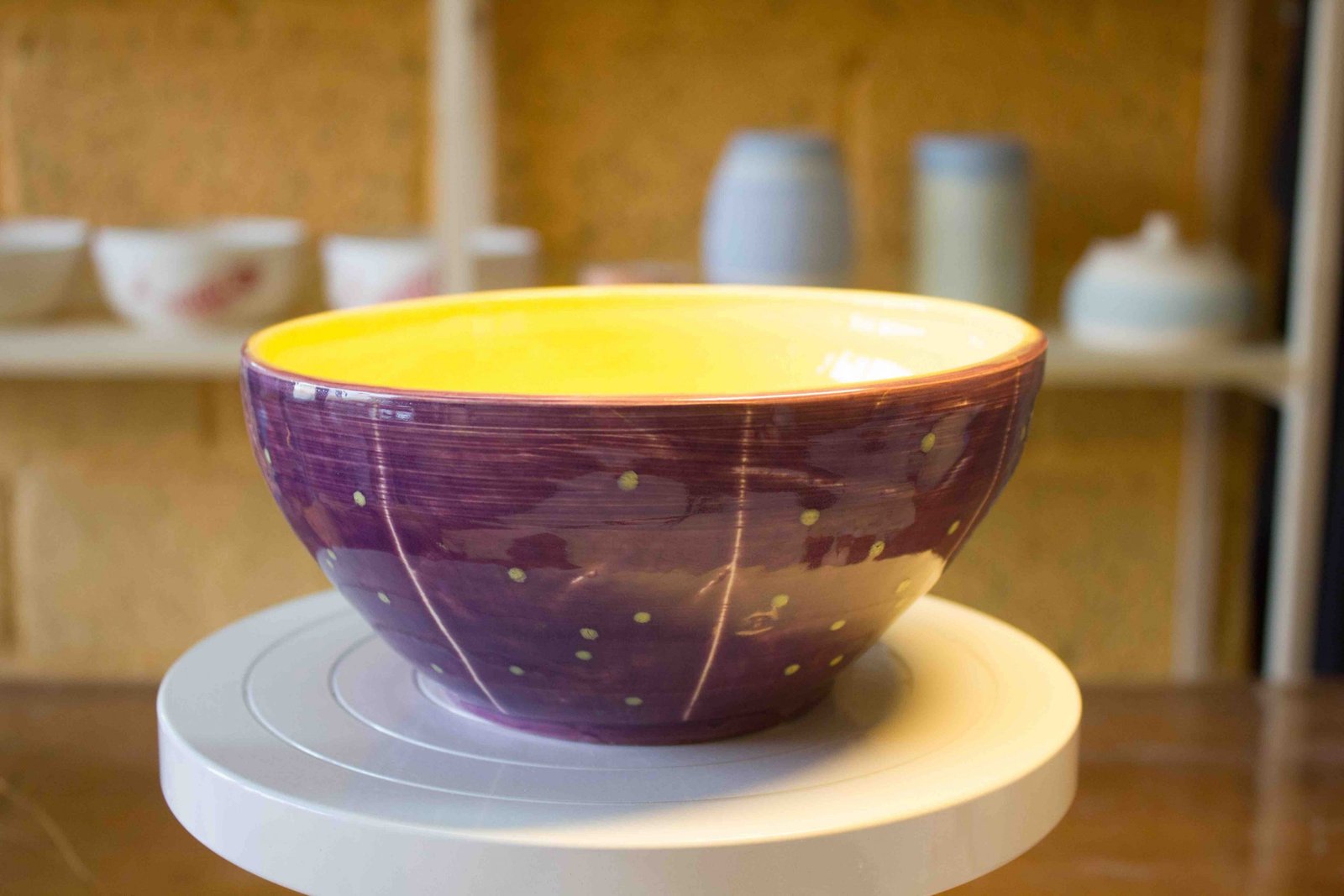 20210344-AV-Saladier céramique émaillé décor Mauve et jaune-18-0-0-9-780-CER-0.00