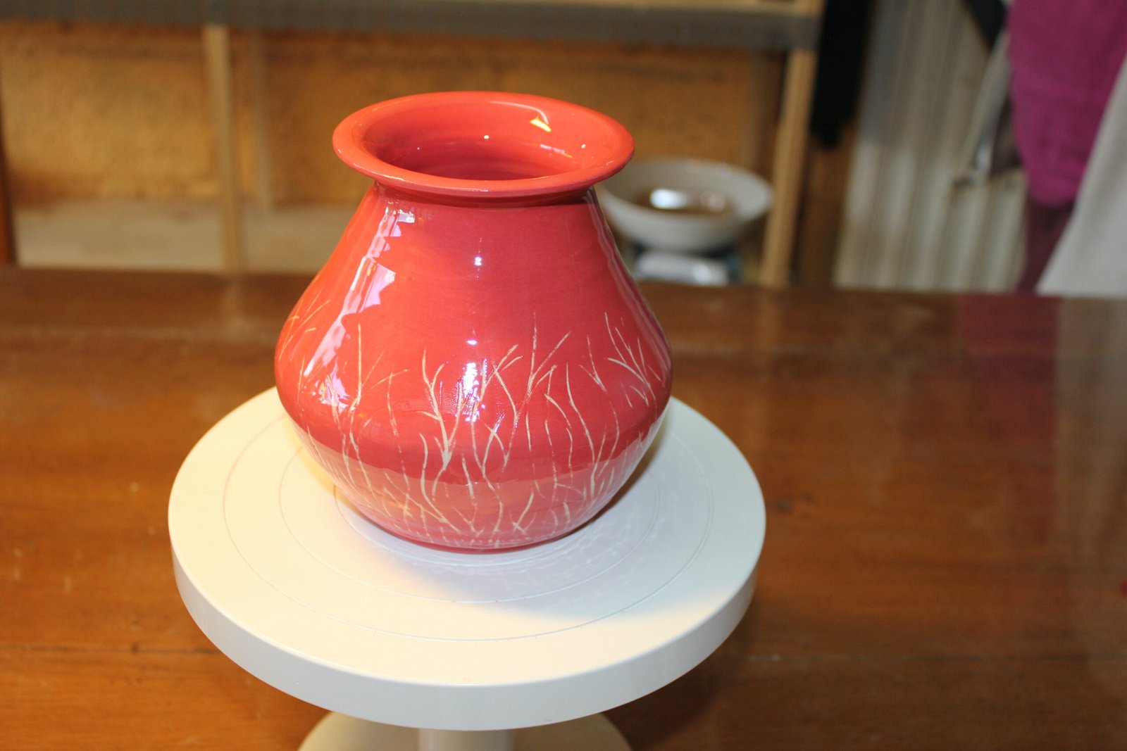 20211007 - Vase rouge Sgraffité brindilles